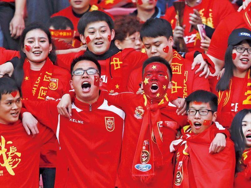 同治天子病重，李莲英（姜文 饰）力荐慈禧（刘晓庆 饰）二次垂帘听政，不久同治身亡，慈禧立载湉为帝，继续独霸朝政。1882年，李莲英伴随醇亲王巡查北洋海军，返京后却遭都察院纠弹，被撤职处置，在慈禧的主张下，李莲英官复后宫年夜总管原职。李莲英为使侄女有个好回宿，将其带进宫中， 岂料只落得奴仆下场，贰心中布满惭愧。光绪日渐成长，不甘受慈禧左右，试图从慈禧手中夺权却被强力弹压，李莲英害怕慈禧淫威，受命将珍妃正法。不久八国联军进侵，清军连战连败，李莲英随慈禧微服出逃，途中在农户家中落脚，农妇的一席话，令李莲英与慈禧如有所悟……
